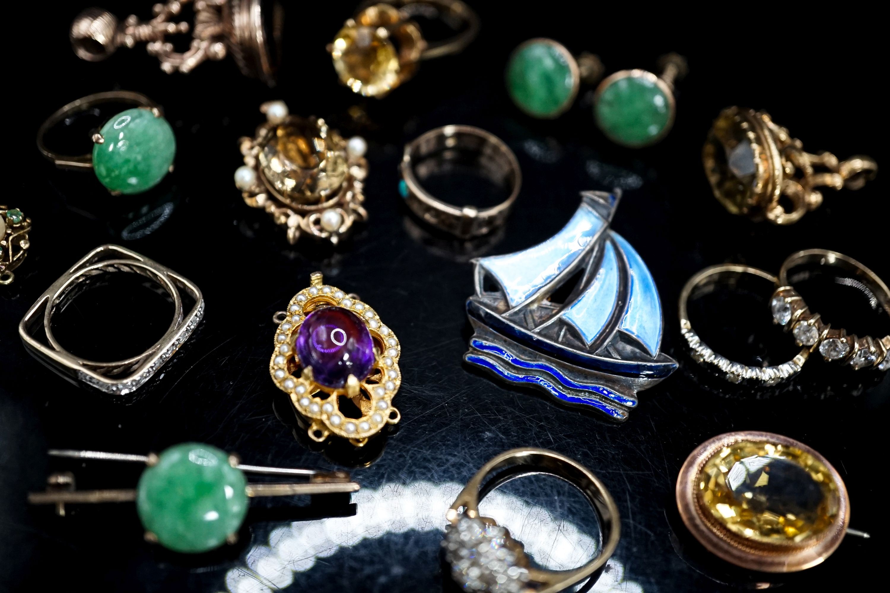 Mixed jewellery including 14k ring, 9ct ring, enamelled white metal yacht brooch, citrine set clasp citrine brooch, amethyst set clasp etc.